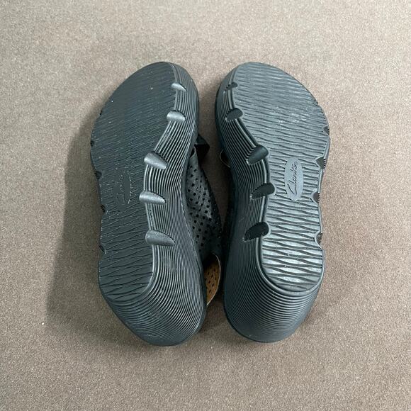 Clarks Reedly Black Criss Cross Nubuck Wedge Sandal Women's Size 7 - Picture 12 of 12